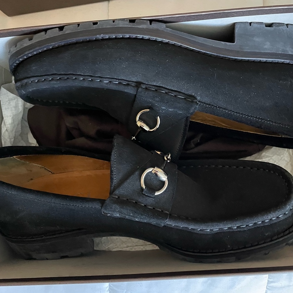 Classic 100% authentic Men Black Suede Gucci loafers -almost like new condition